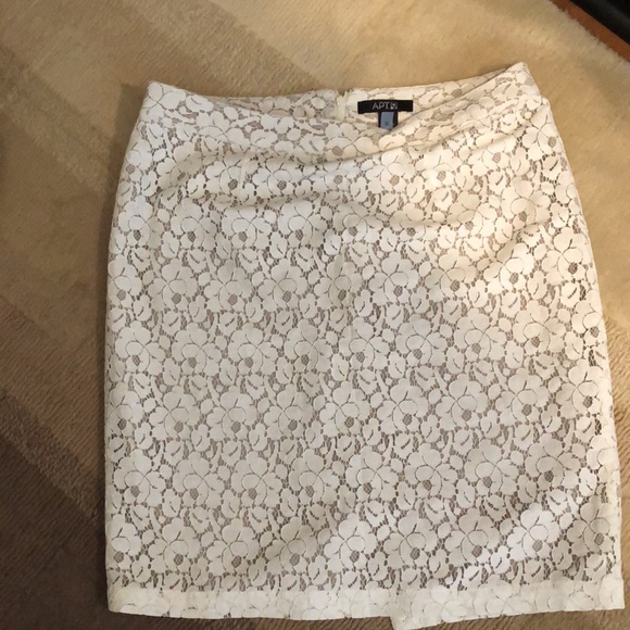 Sale 🎈3/$20 EUC Lace Overlay Apt9 Skirt size 10 - Picture 5 of 9